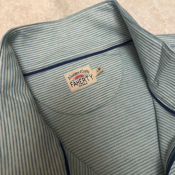 Faherty Movement Quarter Zip - Teal Stone Feeder Stripe - Size Large - Picture 2 of 3